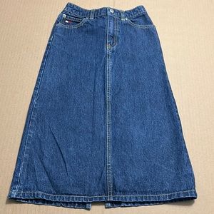 This is a 6x Tommy Hilfiger Jean skirt in like new shape.